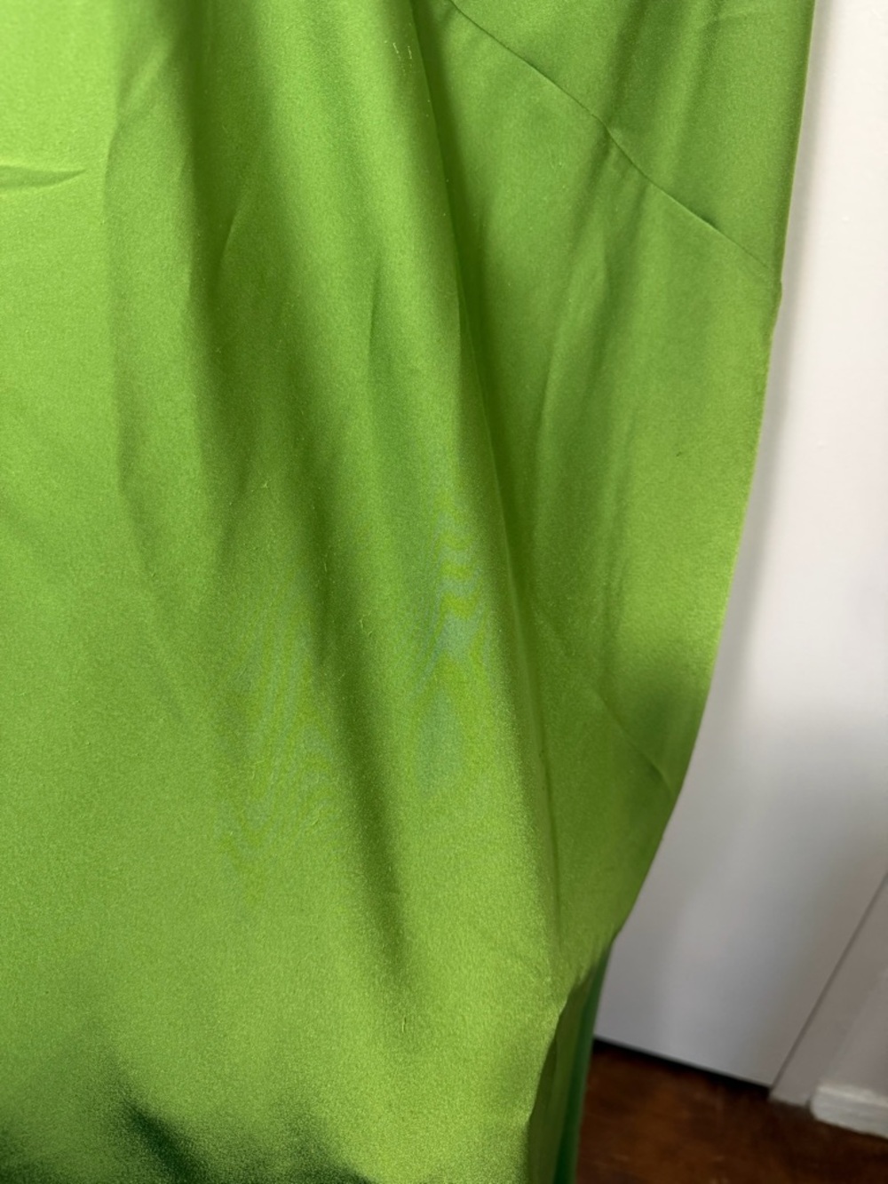Meshki Green V-Neck Maxi Dress with Low Back - Picture 5 of 5